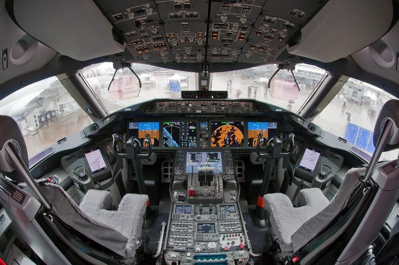 787 cockpit