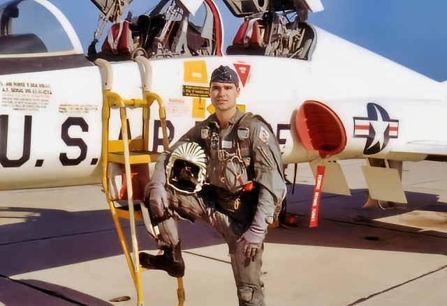 lt. ezzel