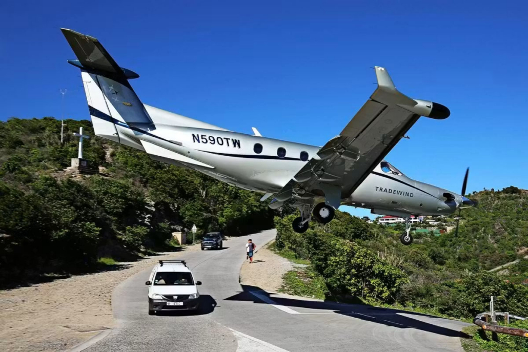 PC-12 landing at St. Barts